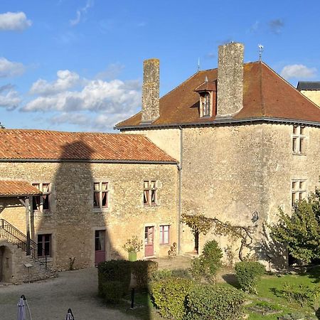 Le Vieux Chateau Airvault Exteriér fotografie