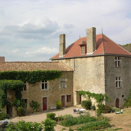 Le Vieux Chateau Airvault Exteriér fotografie