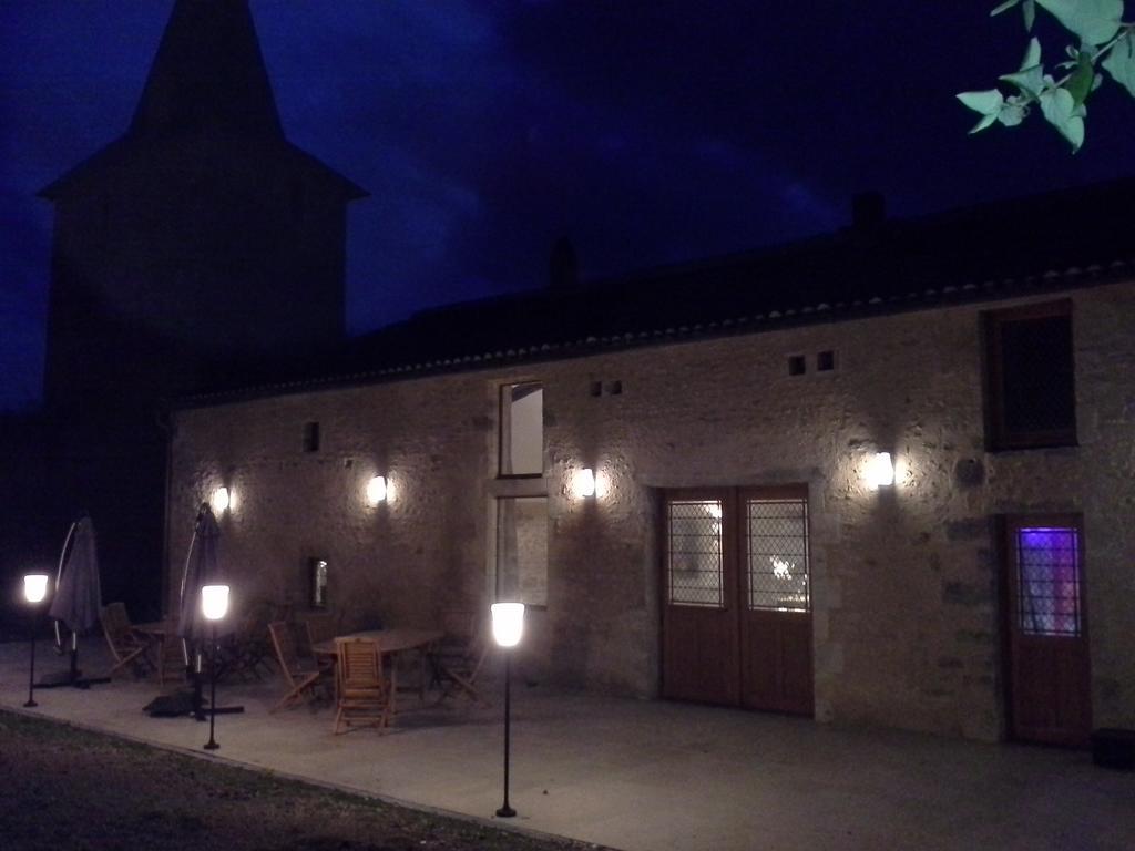Le Vieux Chateau Airvault Exteriér fotografie