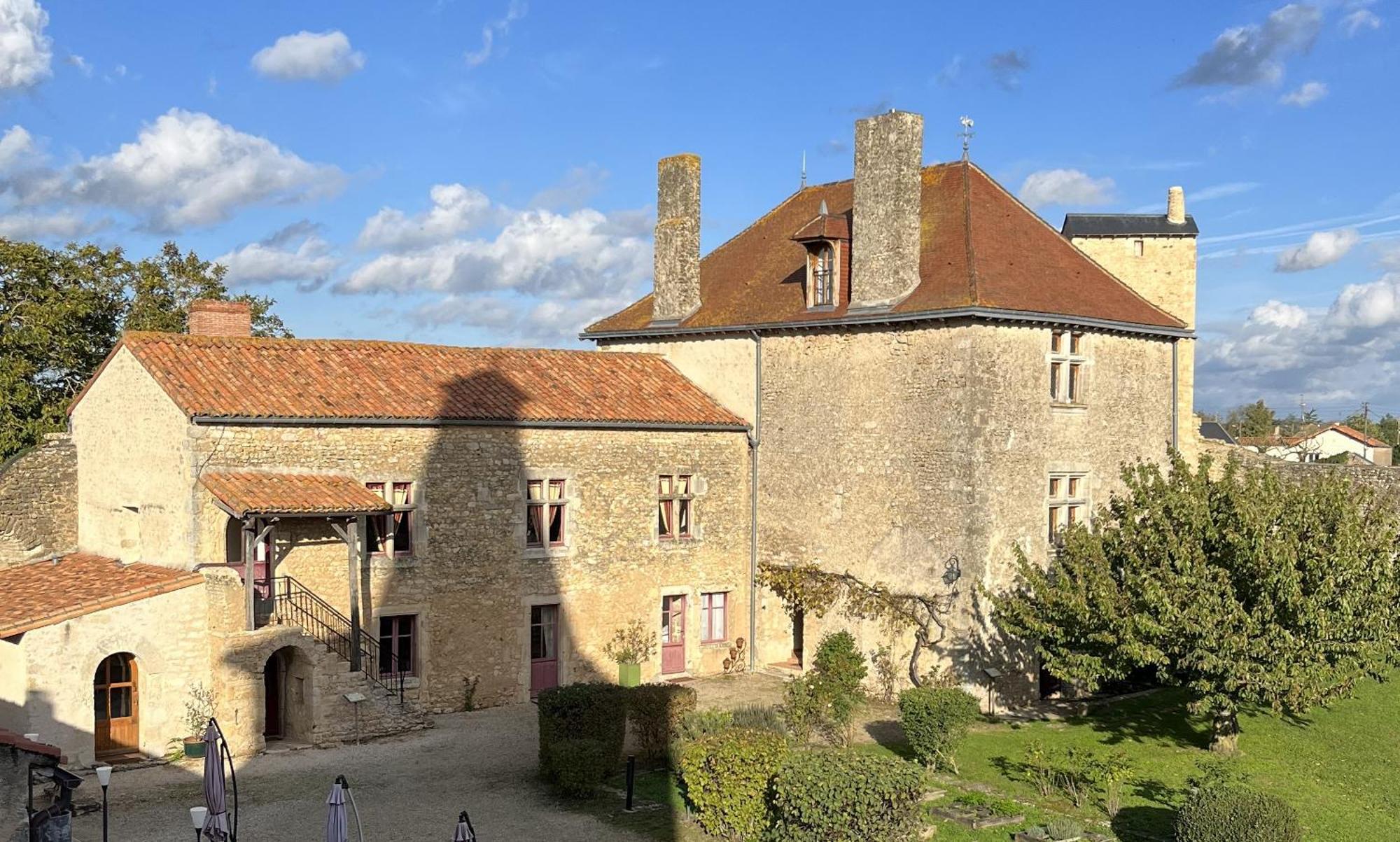 Le Vieux Chateau Airvault Exteriér fotografie