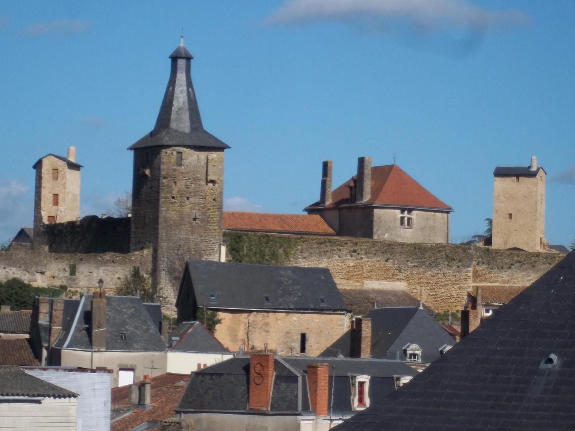 Le Vieux Chateau Airvault Exteriér fotografie