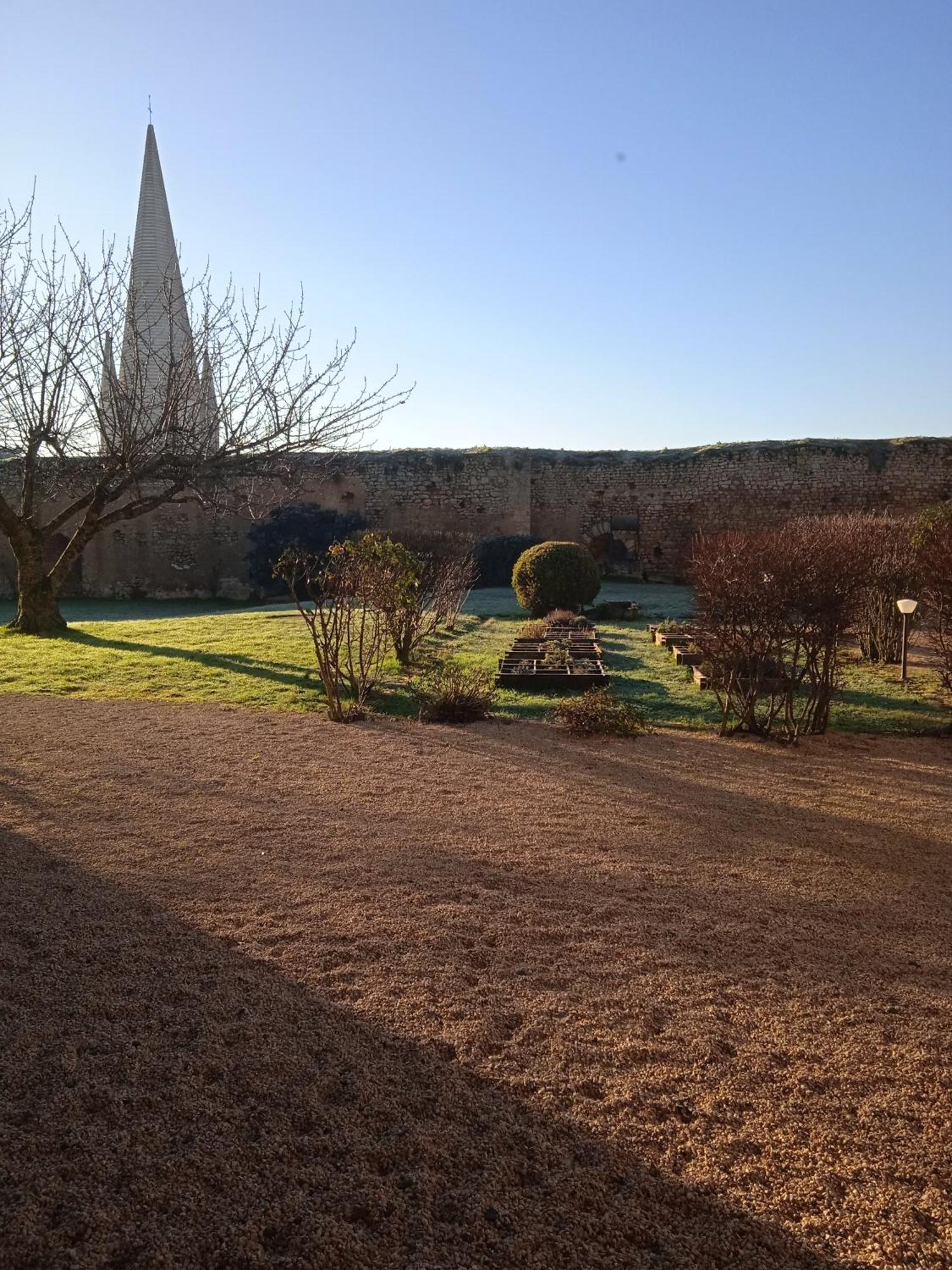 Le Vieux Chateau Airvault Exteriér fotografie