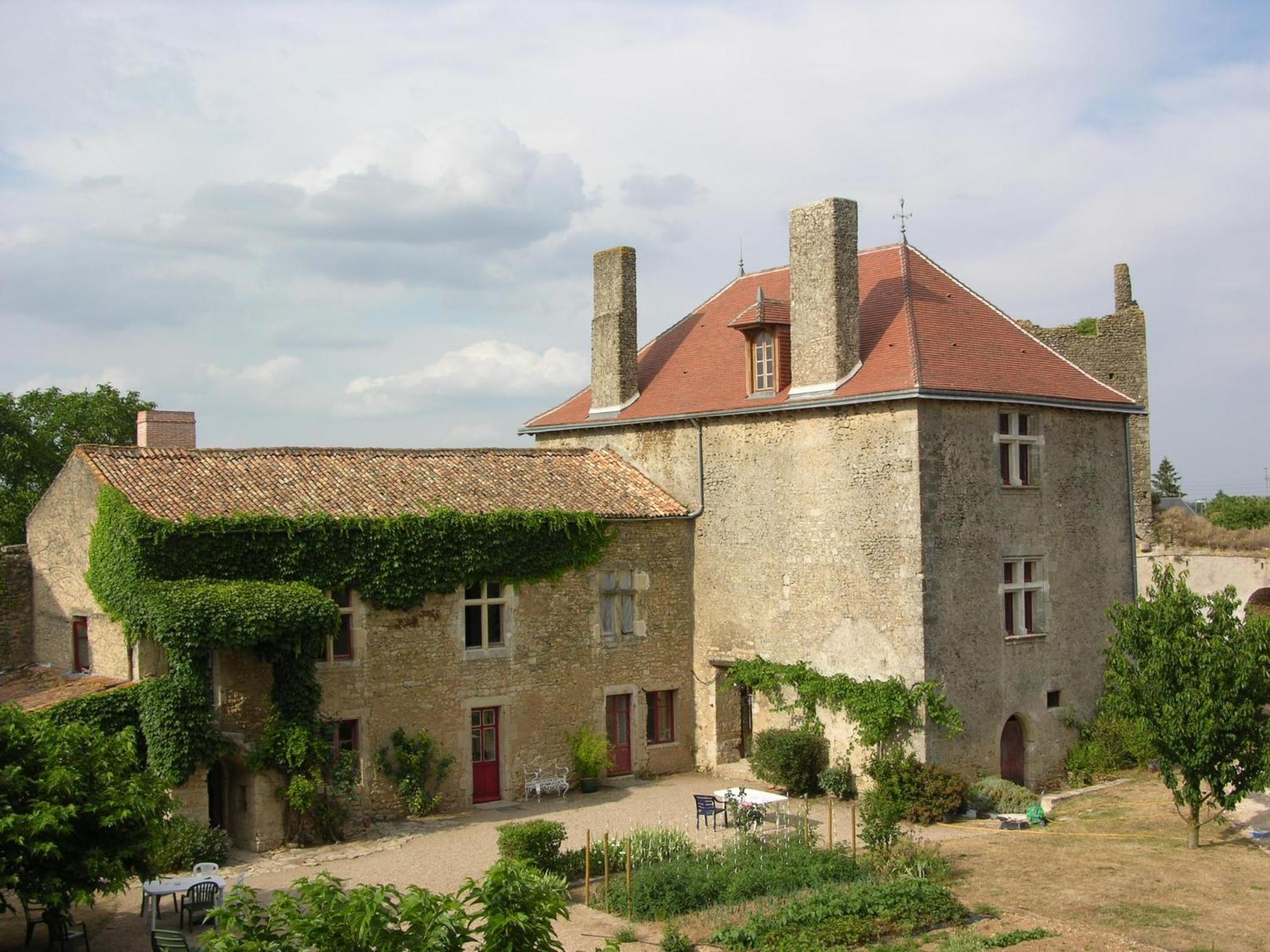Le Vieux Chateau Airvault Exteriér fotografie