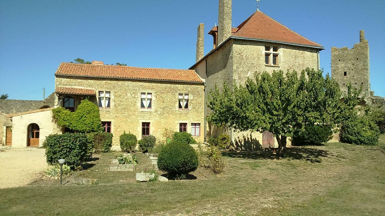 Le Vieux Chateau Airvault Exteriér fotografie