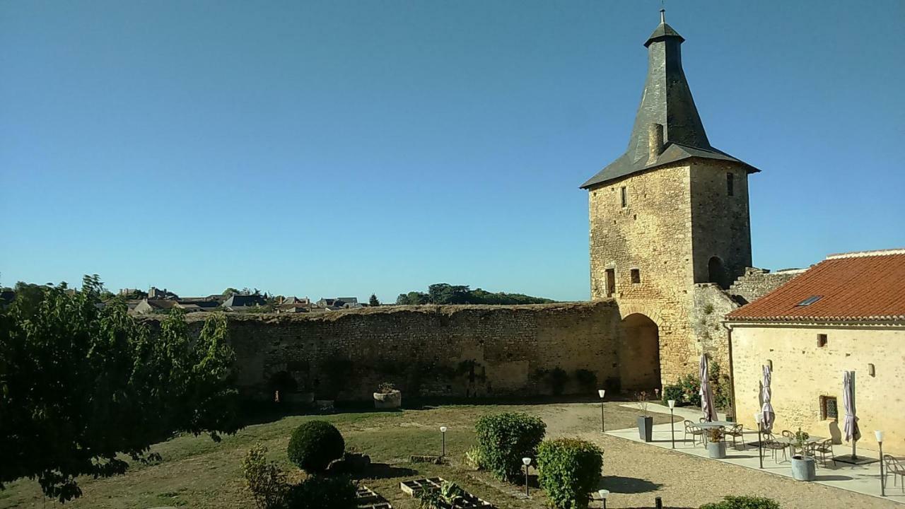 Le Vieux Chateau Airvault Exteriér fotografie